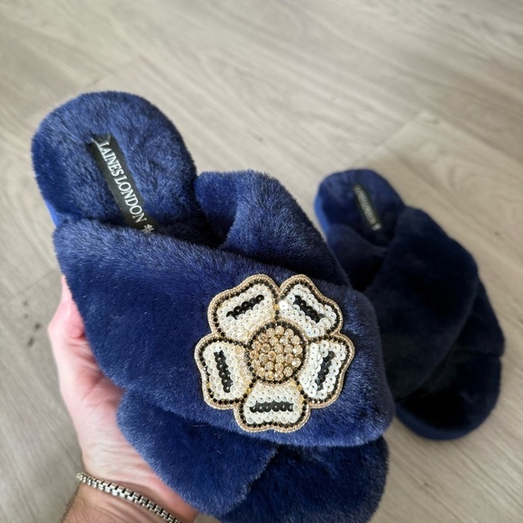 Classic Laines Slippers Size Large Color Blue - Picture 2 of 4